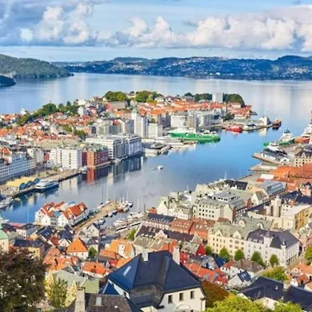 Casa vacanze Moderne Med Fjordutsikt Og Spabad 25.min. Fra Sentrum Bergen